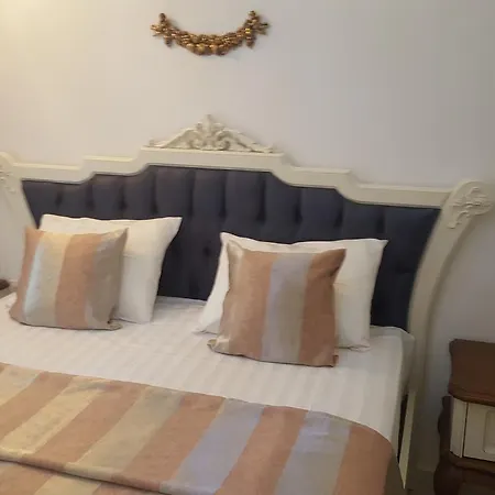 20 Cleopatra Apartment