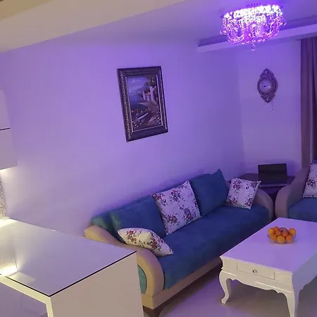 Apartment 20 Cleopatra